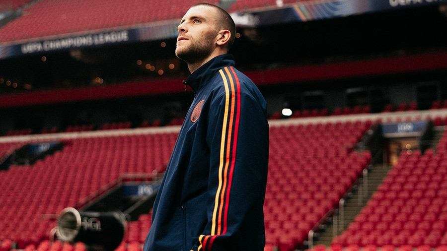 Derbi Timnas Indonesia di Eredivisie, Maarten Paes Siap Debut di Ajax Hadapi Klub Justin Hubner
            - galeri foto