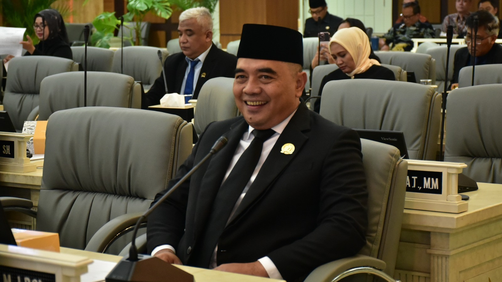 Bukan Omon-Omon, Gerindra Jabar Beberkan Fakta Diplomasi Internasional hingga MBG Era Presiden Prabowo
            - galeri foto