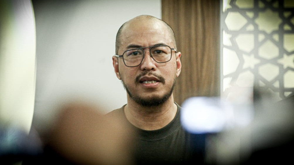 Dikritik Lewat Stand Up Comedy, Gibran Tetap Dukung Pandji Pragiwaksono Berkarya dan Suarakan Masukan untuk Bangsa
            - galeri foto