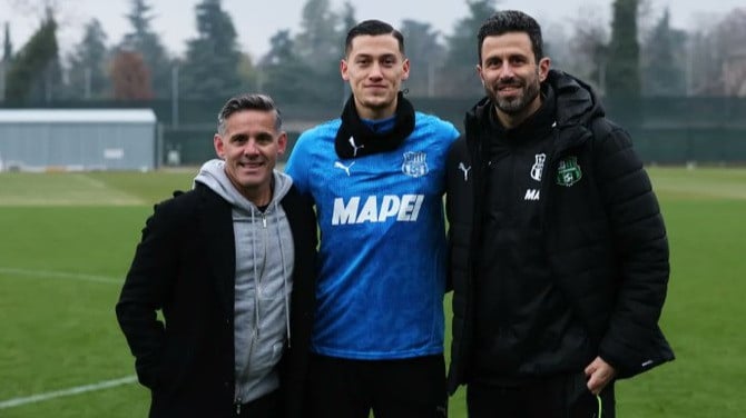 Isi Pertemuan Jay Idzes dengan John Herdman di Italia
            - galeri foto