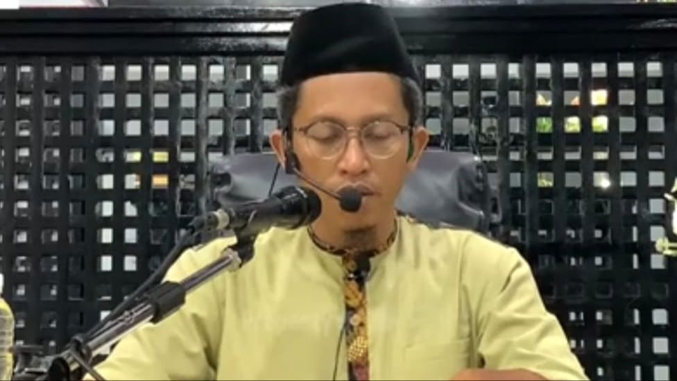 Naik Transum saat Kondisi Sibuk, Laki-laki dan Perempuan Bukan Mahram Berdesakan, Bagaimana Hukumnya?
            - galeri foto