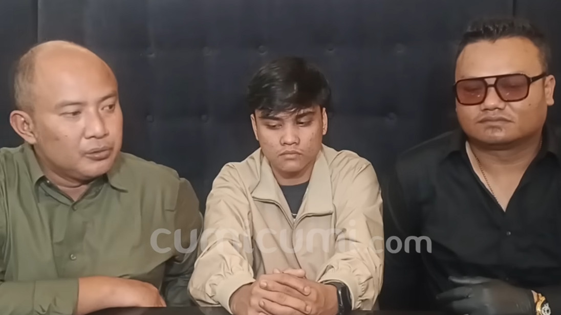 Meski Denada Sudah Akui Ressa, Tapi Gugatan Rp7 Miliar Belum Dicabut? Ini Alasannya
            - galeri foto