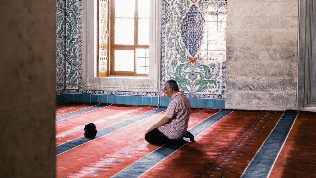 Ustaz Adi Hidayat Bongkar Rahasia Hidup Dimudahkan Allah, Ternyata Dimulai dari Shalat
            - galeri foto