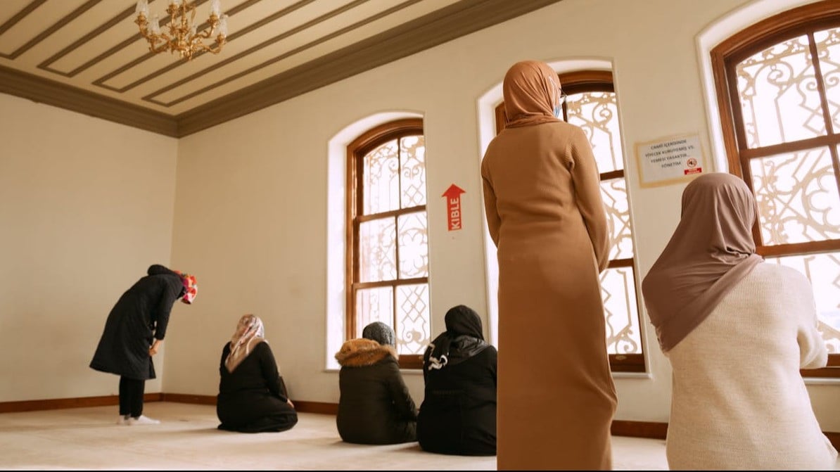 Ustaz Adi Hidayat Bongkar Rahasia Hidup Dimudahkan Allah, Ternyata Dimulai dari Shalat
            - galeri foto