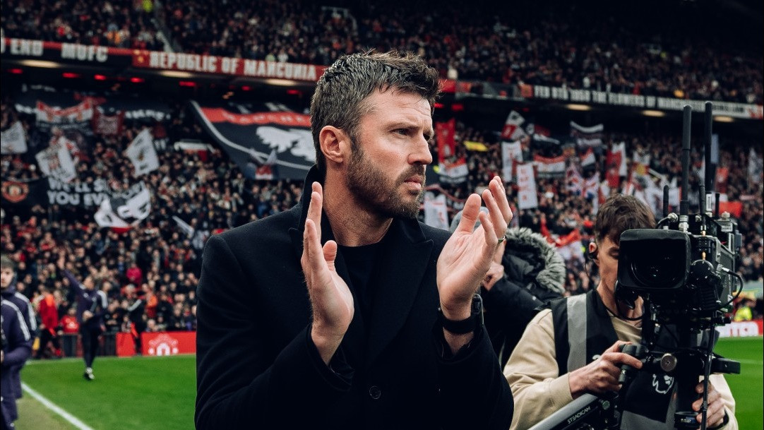 MU Menang Lawan Tottenham, Michael Carrick Bisa Jadi Rebutan Premier League?
            - galeri foto
