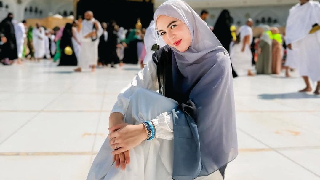 Siapa Sih Ratu Rizky Nabila? Dulu Jadi Kekasih Eks Pemain Persija, Kini sebagai Istri Kedua Pesulap Merah
            - galeri foto