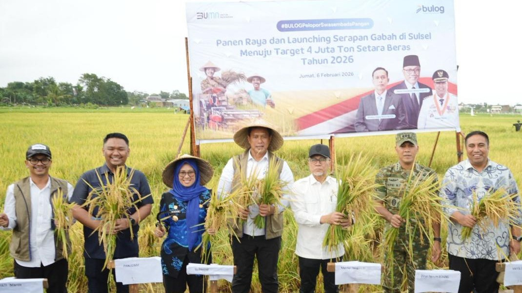 Dirut BULOG dan Menko Pangan Melaunching Serapan Gabah di Maros Sulsel, Topang Target 4 Juta Ton Setara Beras 2026
            - galeri foto