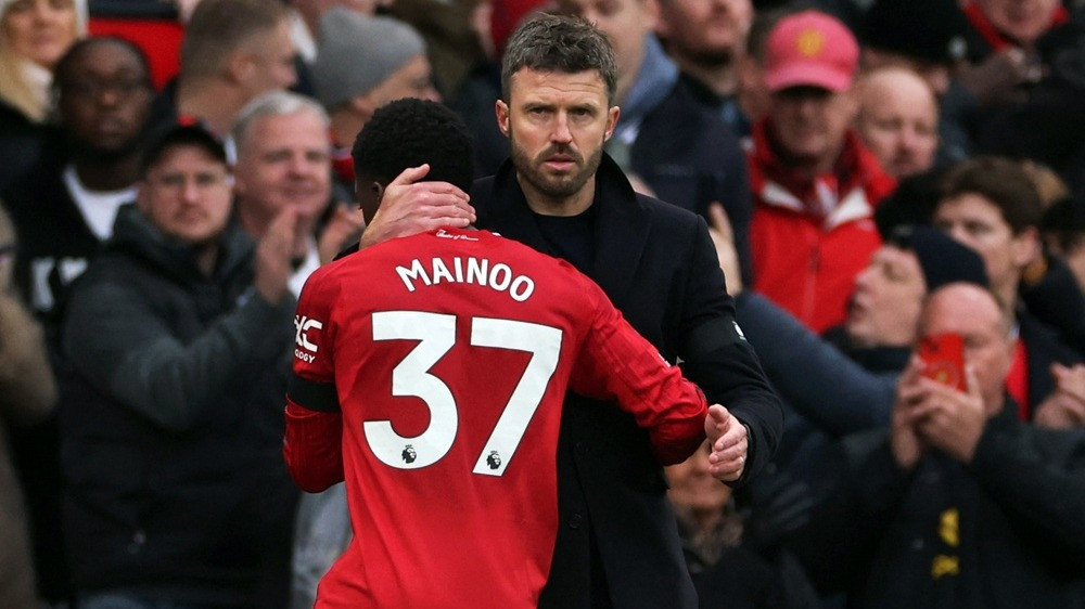 Dulu Diragukan, Kini Manchester United Punya Gelandang Bernilai Rp2,3 Triliun: Kebangkitan Kobbie Mainoo, Jadi Aset Emas Era Carrick
            - galeri foto