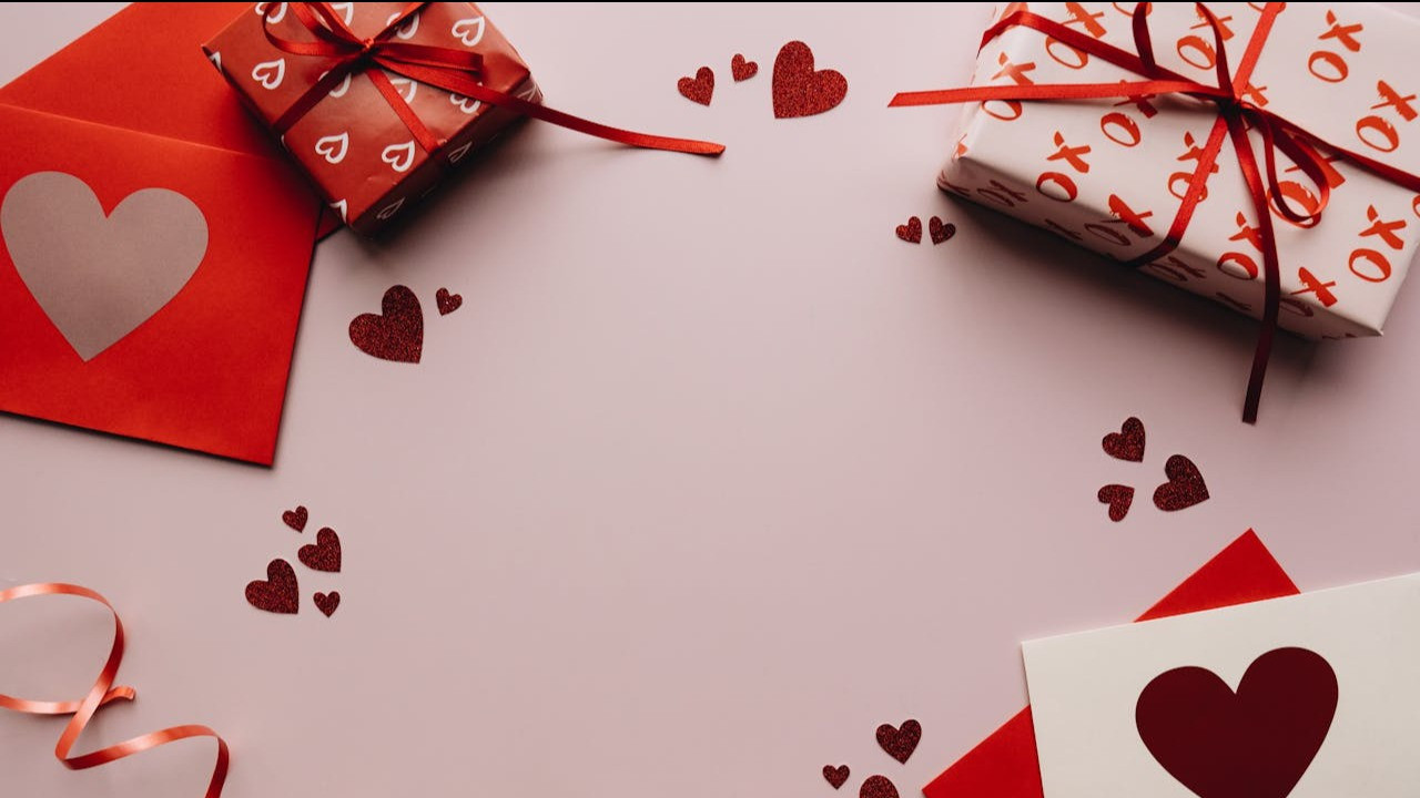 7 Ide Kado Valentine 2026 Selain Cokelat, Buat pasangan Makin Terkesan
            - galeri foto