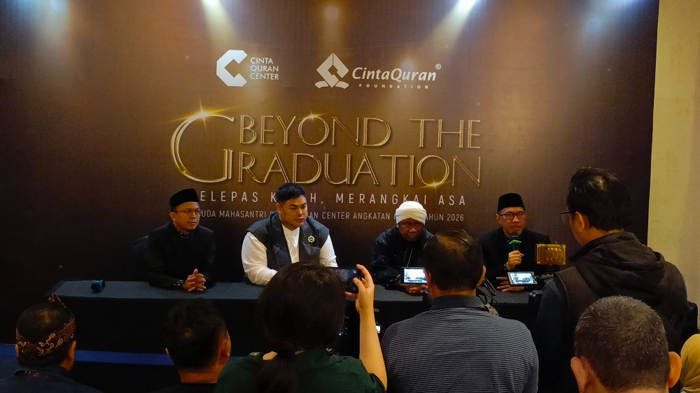 Gebrakan Baru Ivan Gunawan: Siap Jadi Orang Tua Asuh 20 Santri hingga Umrah di 10 Hari Terakhir Ramadhan
            - galeri foto