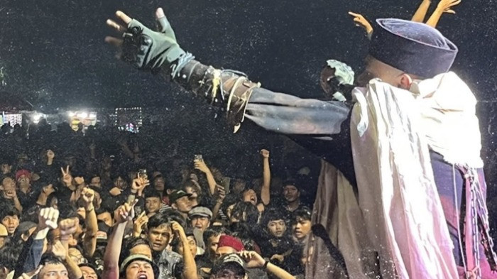 Siapa Babeh Romi Jahat? Vokalis Legendaris Band Punk Rock Indonesia yang Meninggal Dunia, Pernah Jadi Personil Marjinal
            - galeri foto