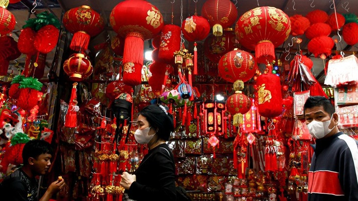 Berita Foto: Berburu Pernak-Pernik Imlek, Warga Ramaikan Jalan Pancoran Glodok
            - galeri foto