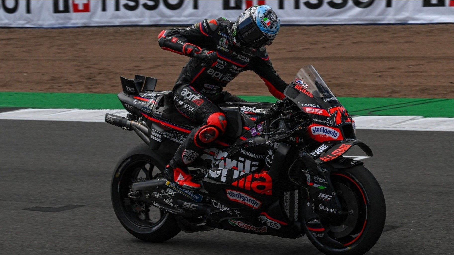 Sodorkan Kontrak Baru untuk Marco Bezzecchi, Aprilia Yakin Bisa Kurangi Beban Murid Valentino Rossi Hadapi MotoGP 2026
            - galeri foto