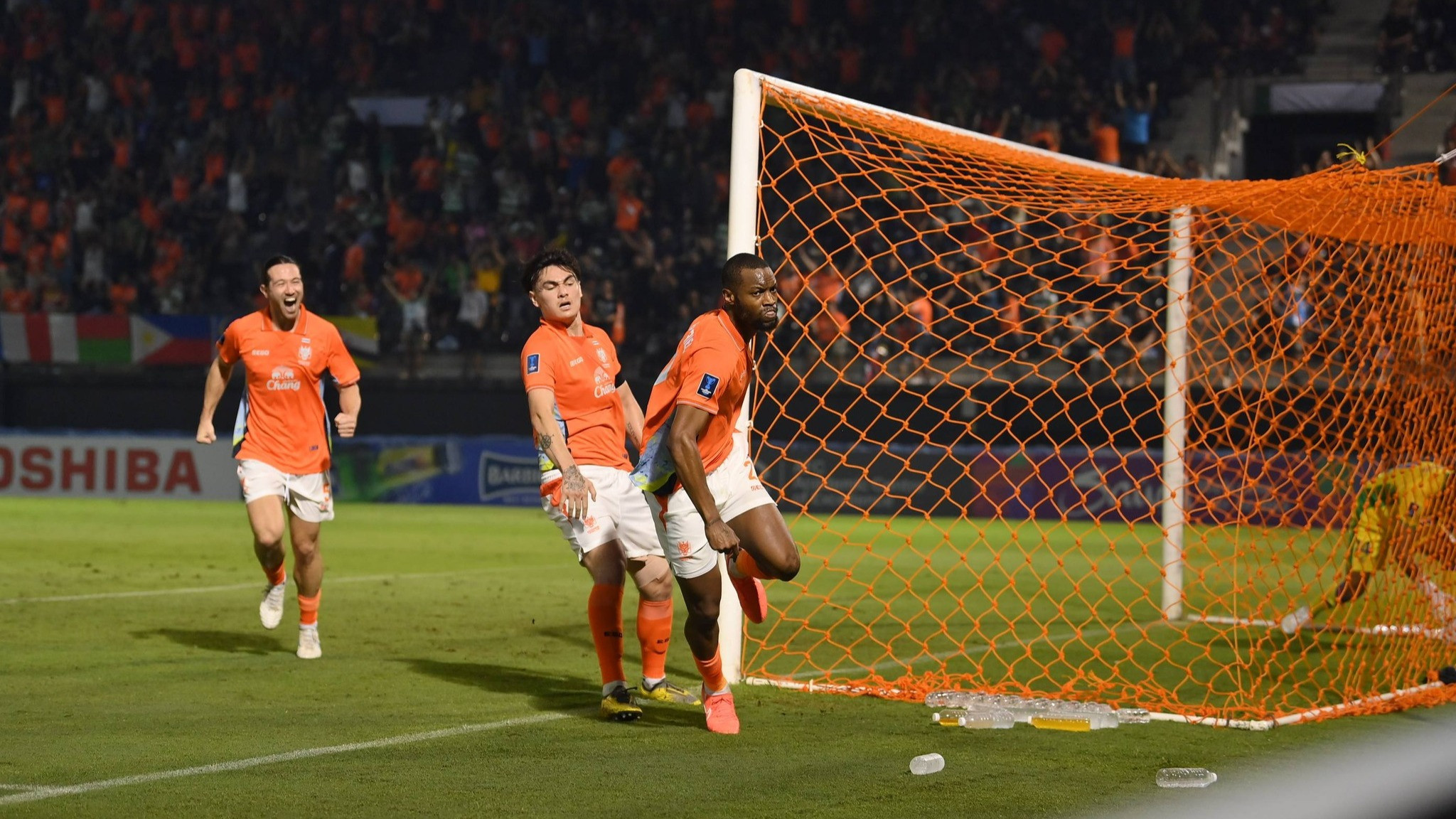 Gabriel Mutombo, Bek Ratchaburi FC yang Kena Serangan Rasis di Instagram, Ternyata Sempat PDKT dengan Persib Bandung
            - galeri foto