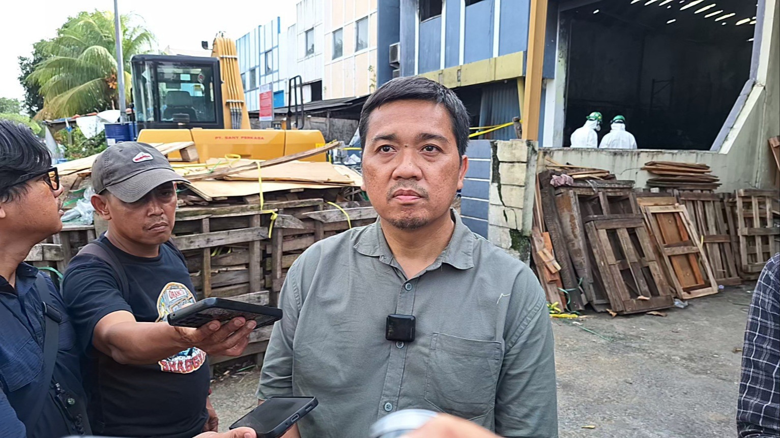 Usai Cemari Sungai Cisadane, Pemilik Gudang Pestisida di Taman Tekno Gandeng KLH Lakukan Pemulihan Lingkungan
            - galeri foto