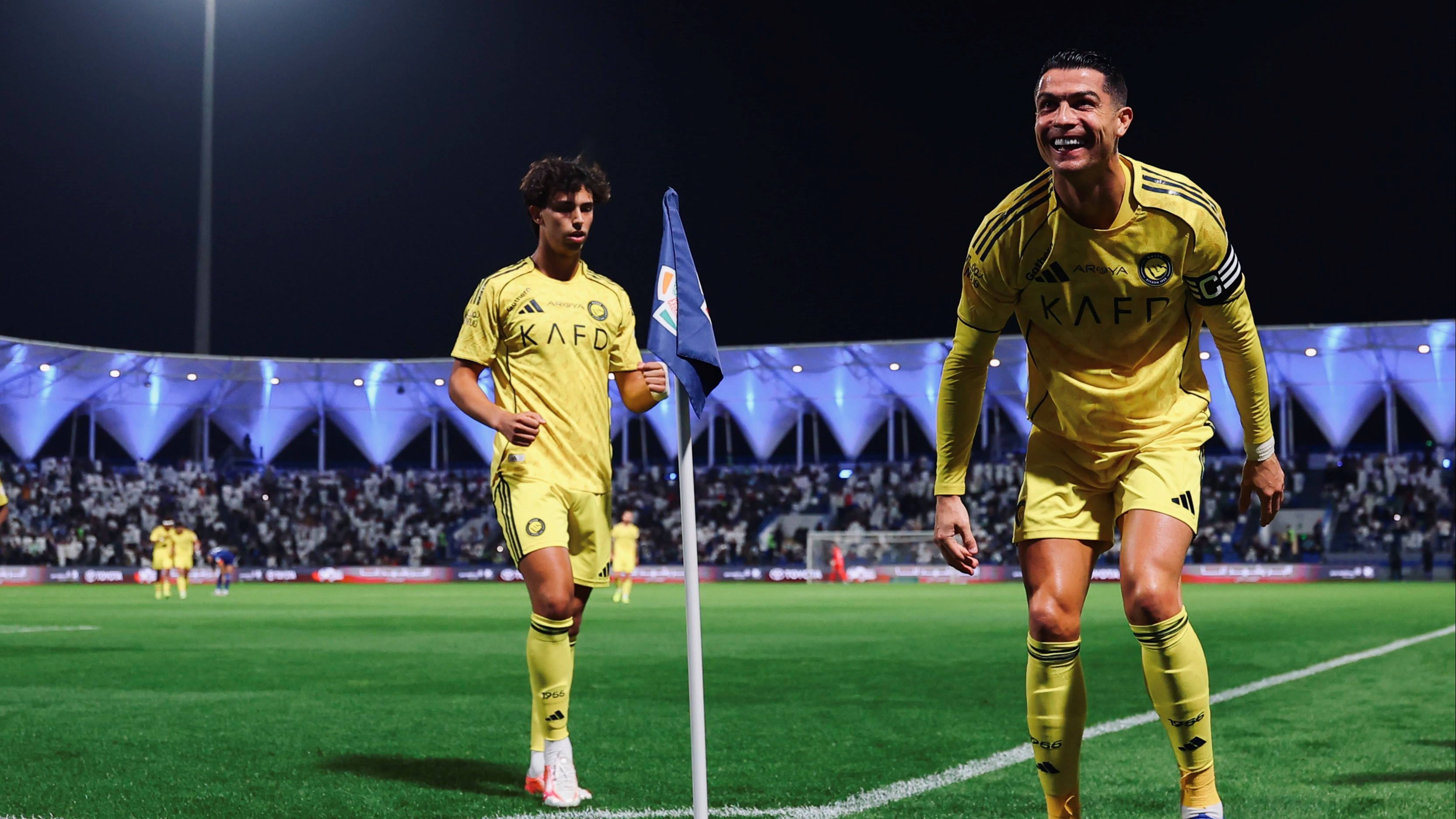Ronaldo Comeback dan Langsung Cetak Gol ke-962 di Laga Al Fateh vs Al Nassr
            - galeri foto