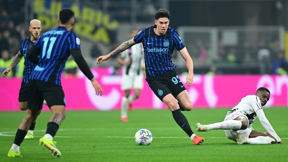 Jeniusnya Transfer Inter Milan Gaet Piotr Zielinski: Datang Gratis dari Napoli, Kini Jadi Metronom Serba Bisa Nerazzurri
            - galeri foto