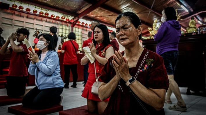Berita Foto: Umat Tridharma Khusyuk Rayakan Imlek 2577 di Vihara Dharma Bhakti
            - galeri foto