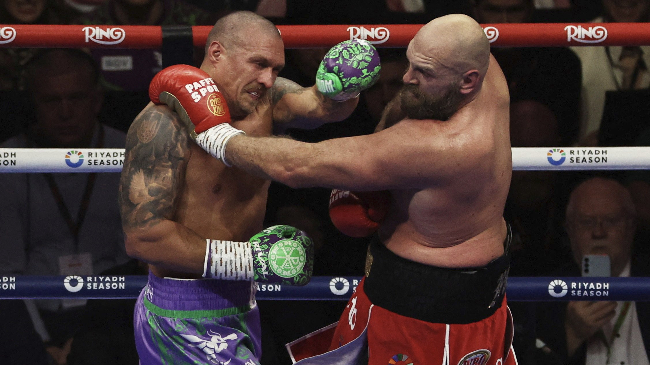 Duel tinju dunia Oleksandr Usyk vs Tyson Fury