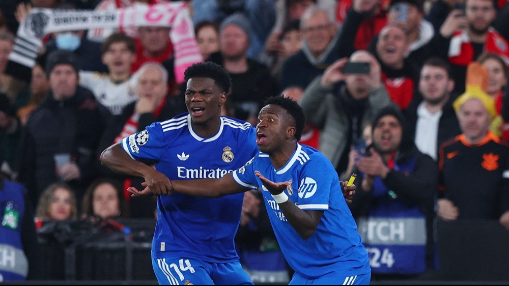 Alvaro Arbeloa Minta Penjelasan dari Pemain Benfica usai Vinicius Junior Diduga Jadi Korban Serangan Rasisme
            - galeri foto