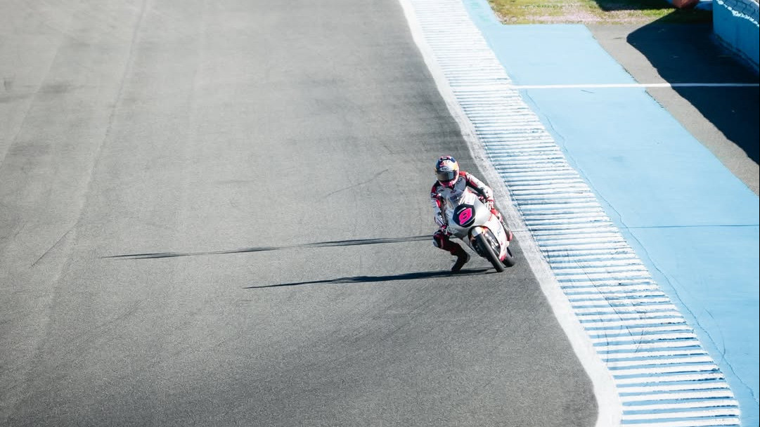 Debut Langsung Finis 5 Besar, Veda Ega Ambil Banyak Pelajaran Penting di Moto3
            - galeri foto