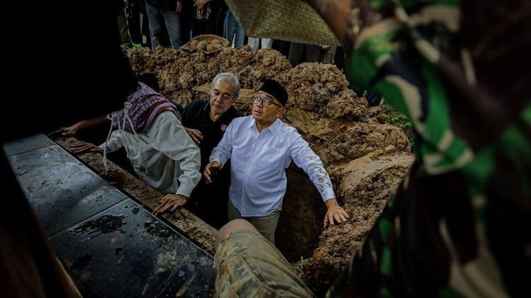 Kabar Duka! Ibunda Wali Kota Bandung Muhammad Farhan Meninggal Dunia di Bogor
            - galeri foto