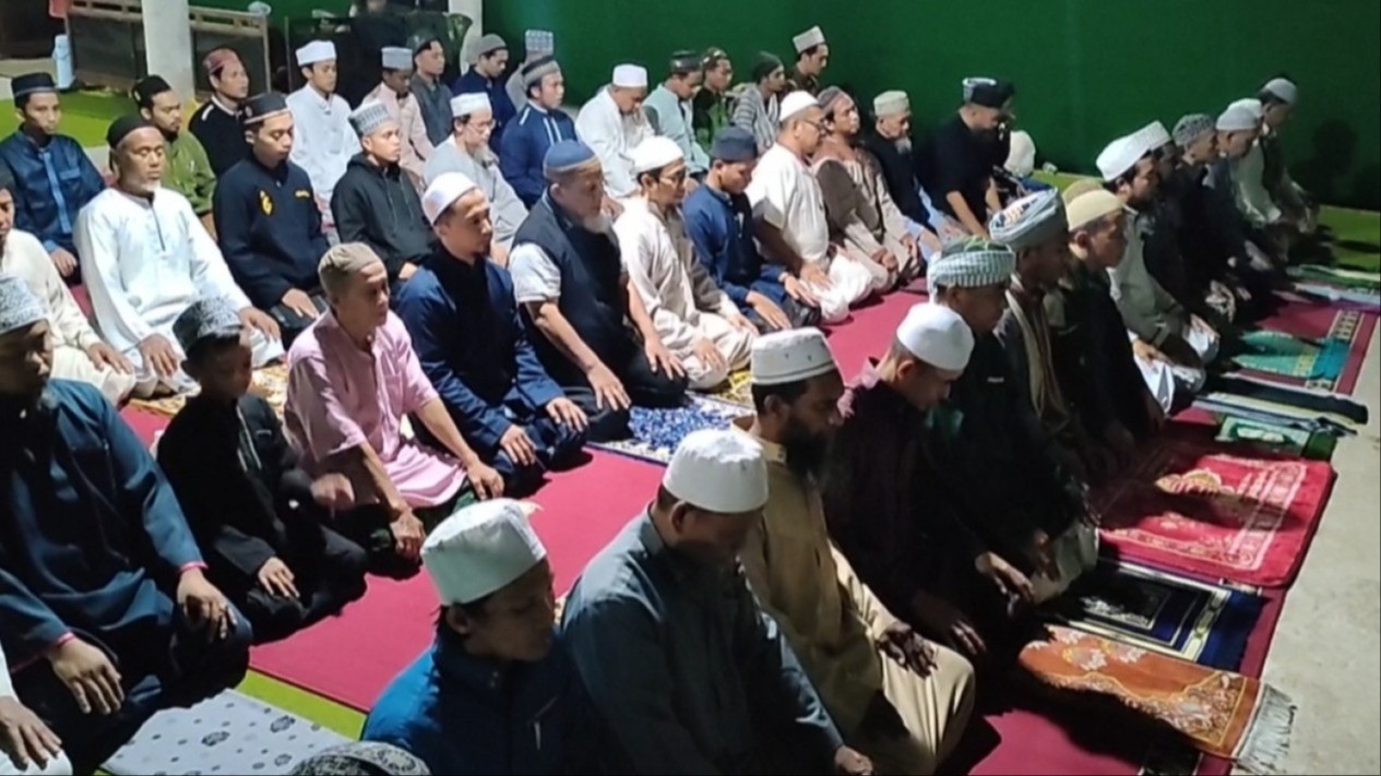 Mulai Malam ini Shalat Tarawih, Begini Bacaan Niat Tarawih Lengkap dengan Artinya
            - galeri foto