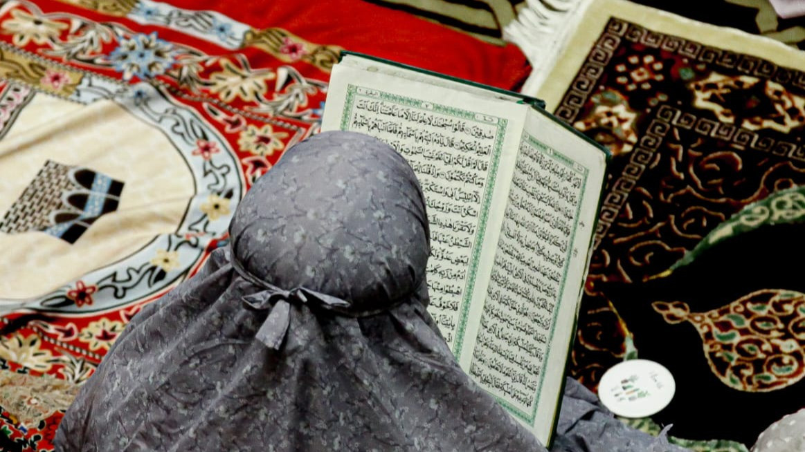 Berita Foto : Ribuan Jemaah Ikuti Shalat Tarawih Perdana di Masjid Istiqlal
            - galeri foto