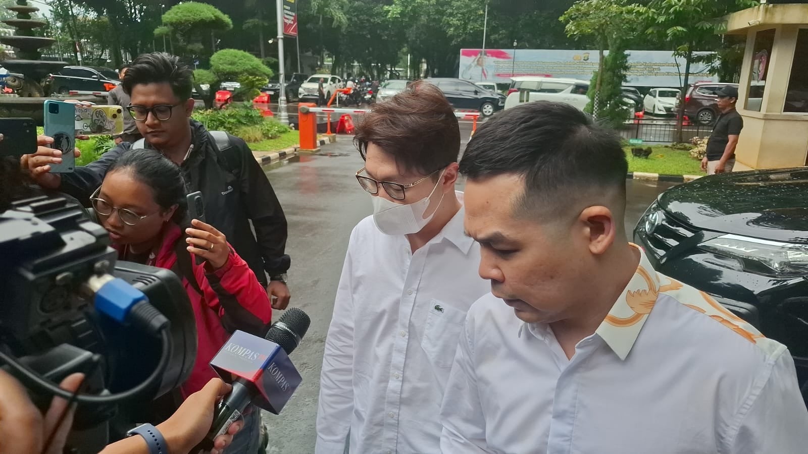 Pernyataan Resmi Pihak Dokter Richard Lee Setelah Pendakwah Hanny Kristianto Cabut Sertifikat Mualafnya
            - galeri foto
