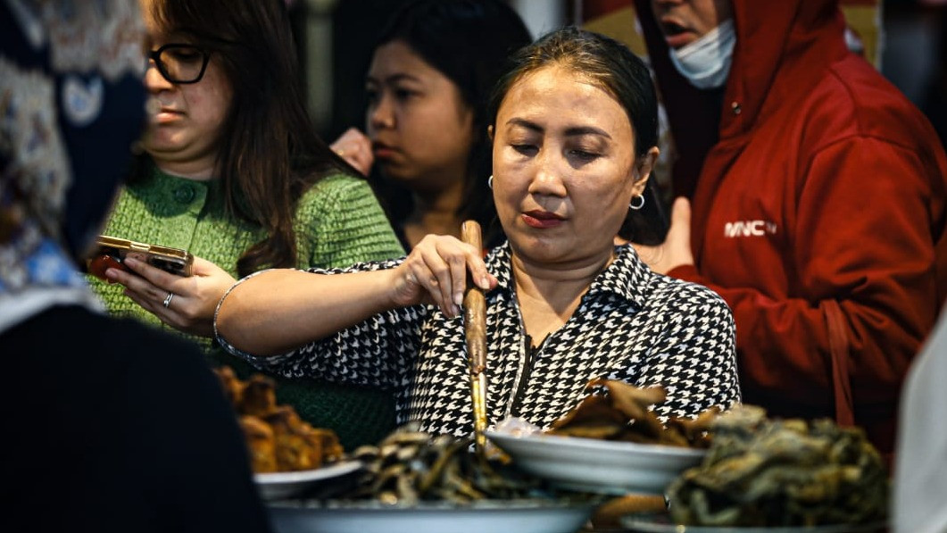 Berita Foto: Bazar Takjil Ramadan di Benhil Diserbu Warga Jakarta
            - galeri foto