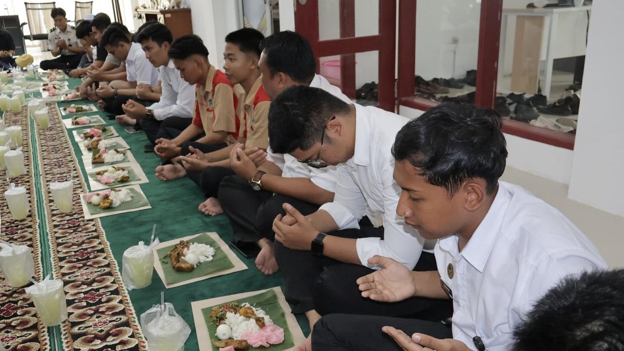 Pererat Kebersamaan dan Meningkatkan Spritualitas, Kantor Imigrasi Kelas II TPI Belawan Gelar Punggahan Menyambut Bulan Ramadan 1447 H
            - galeri foto