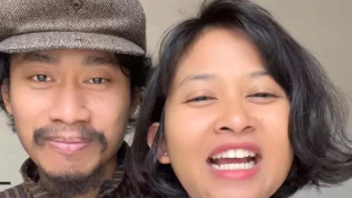 Detik-detik Kebohongan Dwi Sasetyaningtyas Tepis Suami Alumni LPDP Terbongkar Netizen, Imbas Paspor WNA Inggris Viral
            - galeri foto