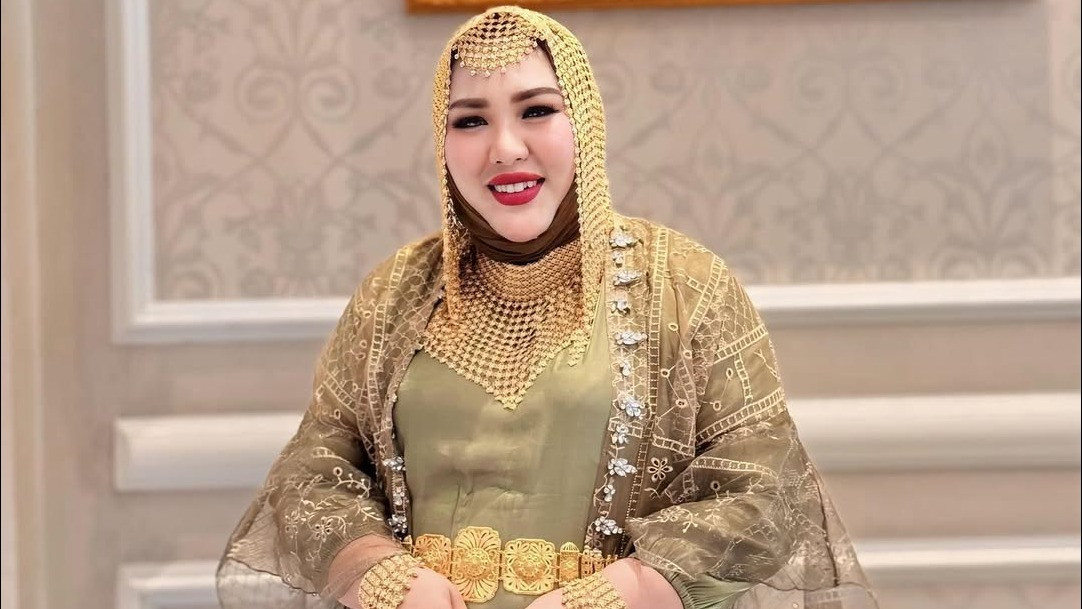 Siapa Sih Mira Hayati? Bos Kosmetik Berbahaya Dijuluki 'Ratu Emas' Makassar yang Dijebloskan ke Penjara
            - galeri foto
