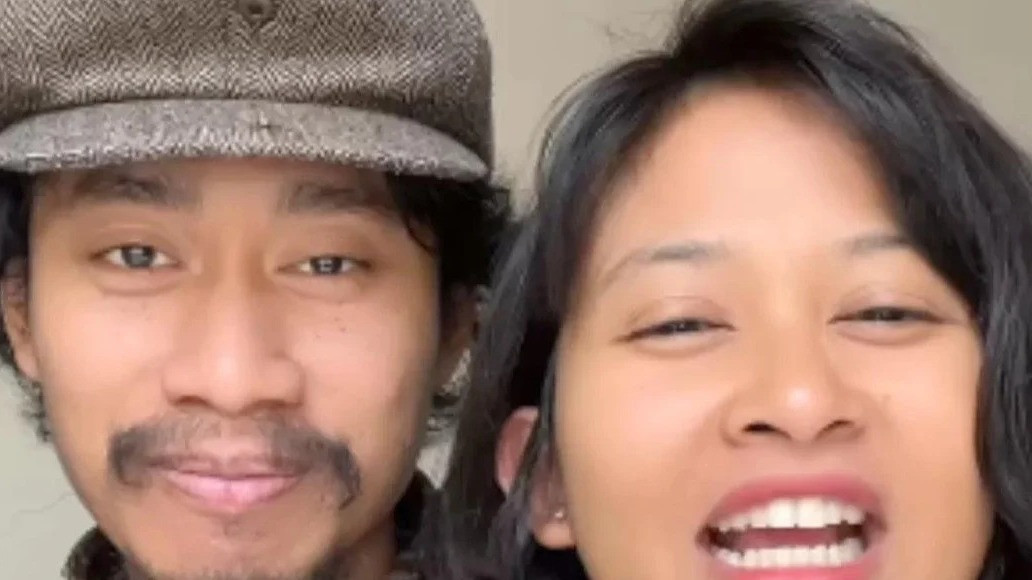 Bangga Anak bukan WNI, Dwi Sasetyaningtyas Kena Sentil Mahfud MD: Sekolah karena Indonesia Merdeka
            - galeri foto