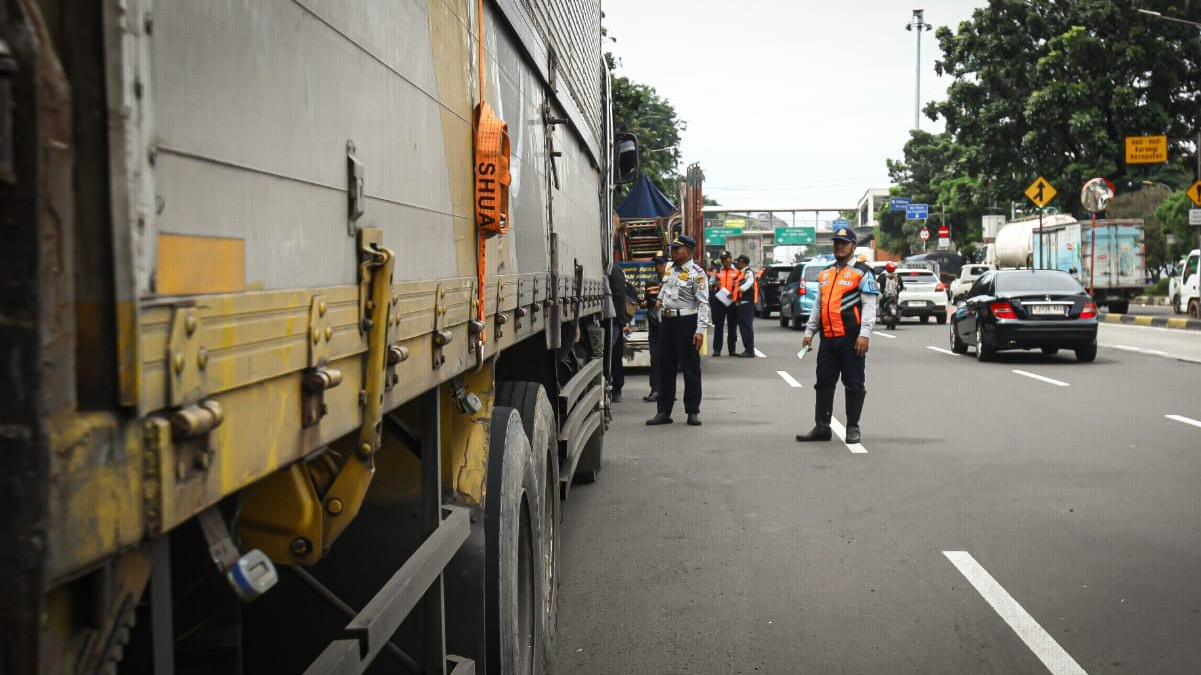 Berita Foto: Operasi Lintas Jaya di Cawang, 19 Kendaraan Ditindak
            - galeri foto
