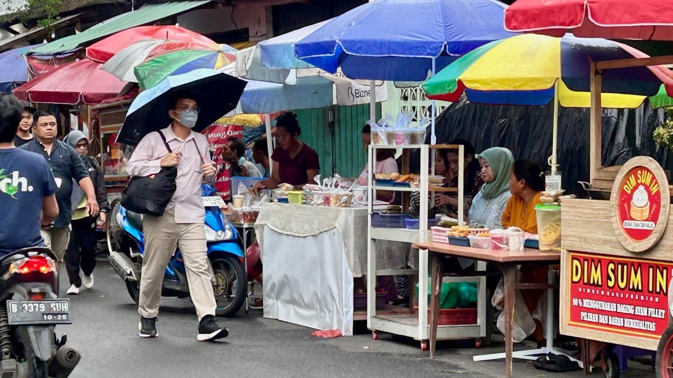 Ibu Rumah Tangga Coba Peruntungan Jual Takjil, Sumiyati: Bantu Suami Cari Duit Untuk Mudik ke Bantul
            - galeri foto
