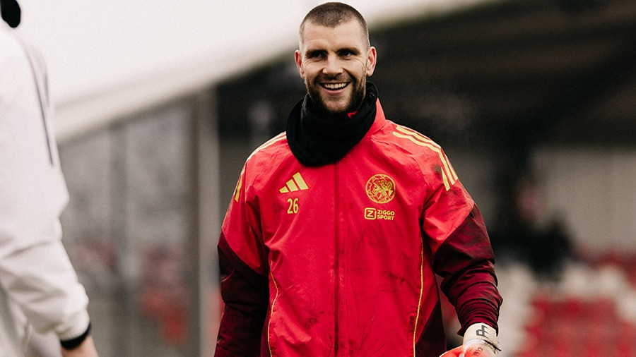 Iri ke Maarten Paes, Kiper Muda Ajax Amsterdam Ungkapkan Isi Hatinya
            - galeri foto