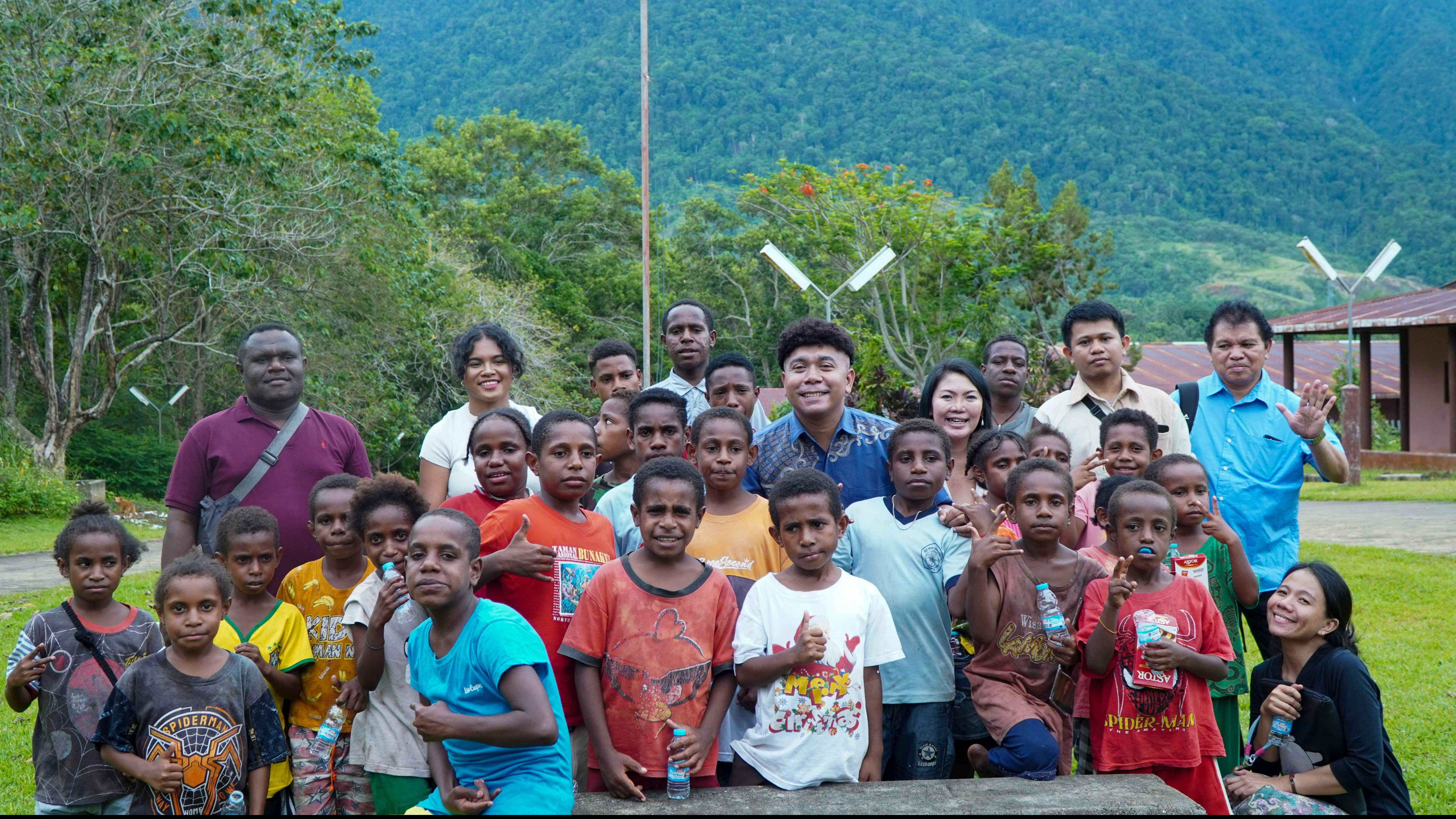 Billy Mambrasar Rela Mundur dari LPDP, Pilih Biayai Kuliah Sendiri demi Anak Indonesia Lain Bisa Sekolah ke Luar Negeri
            - galeri foto