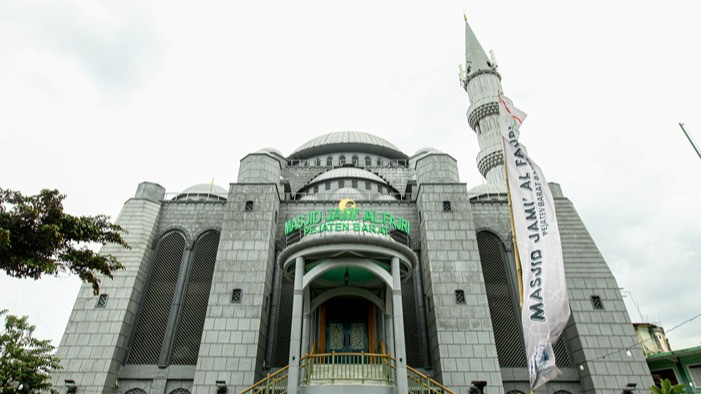 Berita Foto: Masjid Al Fajri Pejaten Barat Tampil Ikonik dengan Nuansa Arsitektur Turki
            - galeri foto