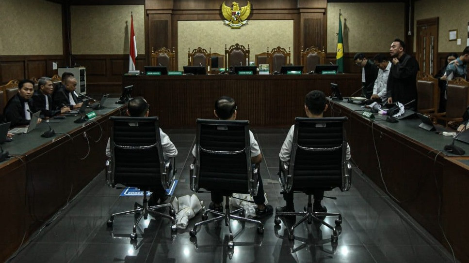 Berita Foto : Tiga Eks Pejabat PT Pertamina Patra Niaga Divonis 9–10 Tahun Penjara dalam Kasus Tata Kelola Minyak Mentah
            - galeri foto