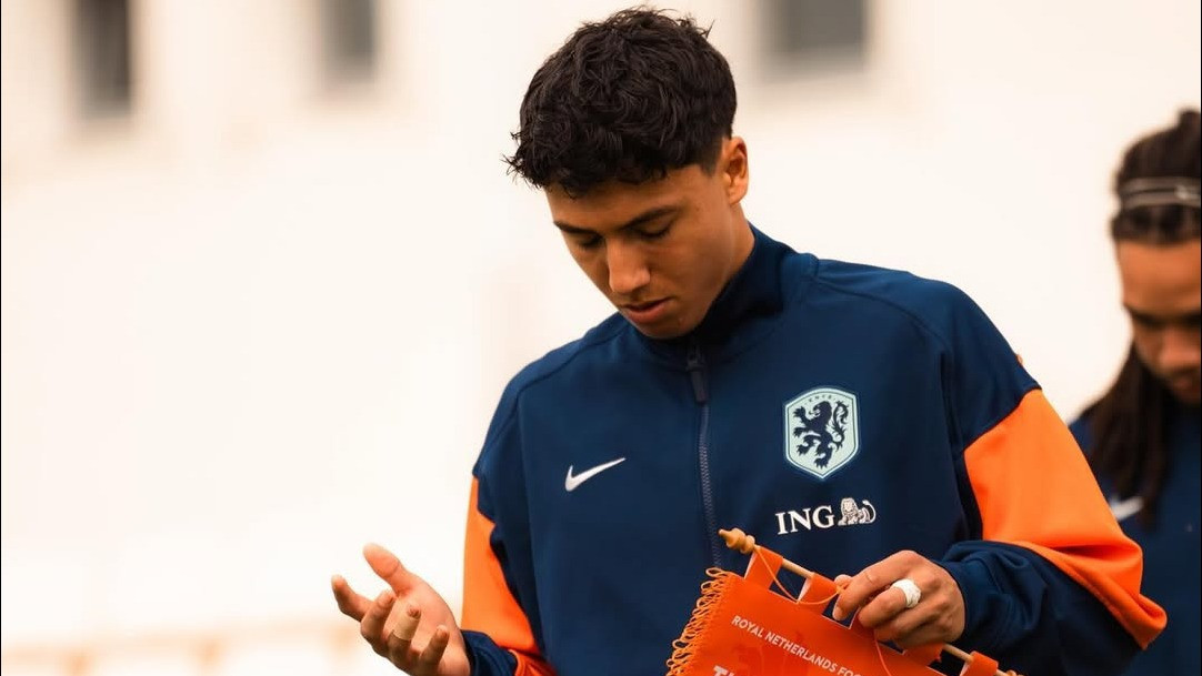 Mengenal Julian Oerip, Winger AZ Alkmaar yang Bisa Bela Timnas Indonesia Meski Ayahnya Eks Petinggi KNVB
            - galeri foto