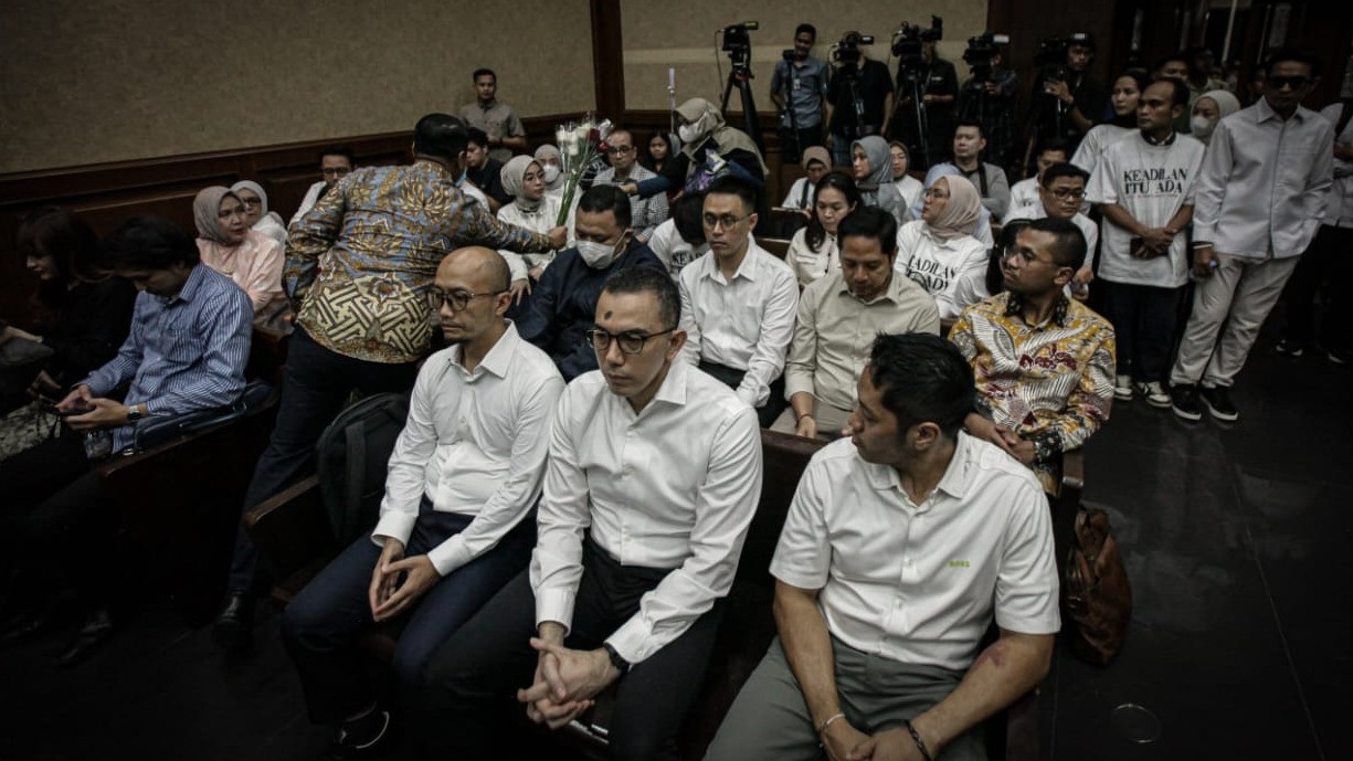 Eks Dirut Pertamina Yoki Firnandi Divonis 9 Tahun Penjara, Terbukti Korupsi Tata Kelola Minyak Mentah
            - galeri foto