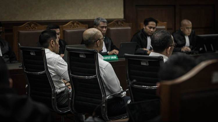 Berita Foto: Tiga Eks Pejabat Pertamina Divonis 9–10 Tahun Penjara dalam Kasus Korupsi Tata Kelola Minyak Mentah
            - galeri foto