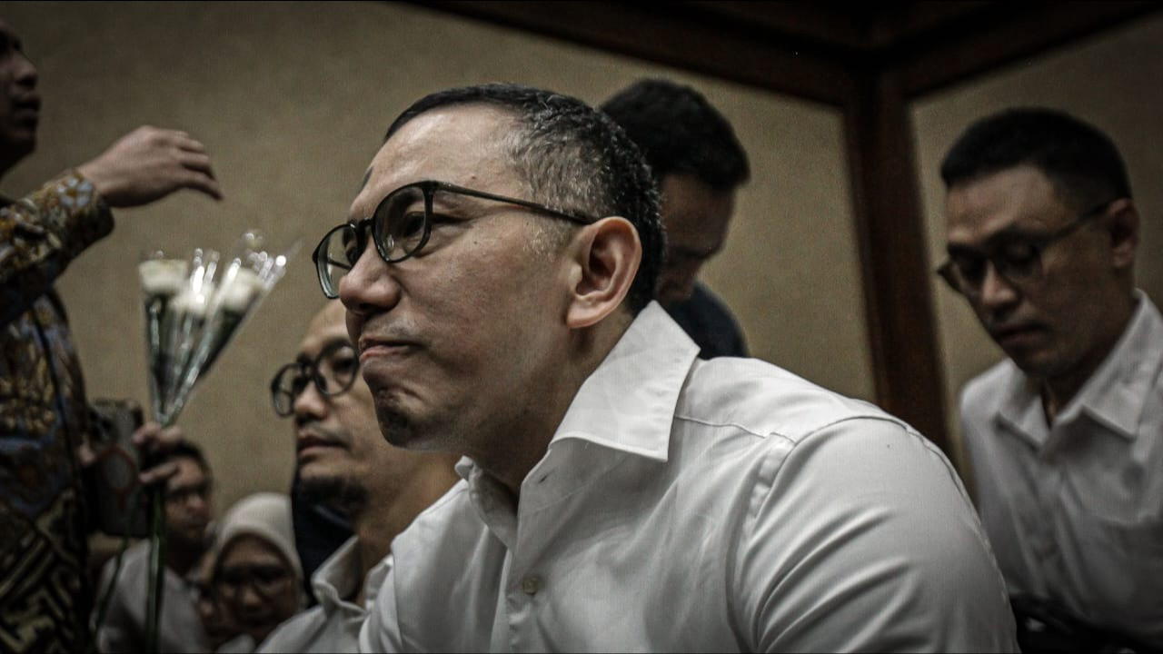 Berita Foto: Tiga Eks Pejabat Pertamina Divonis 9–10 Tahun Penjara dalam Kasus Korupsi Tata Kelola Minyak Mentah
            - galeri foto