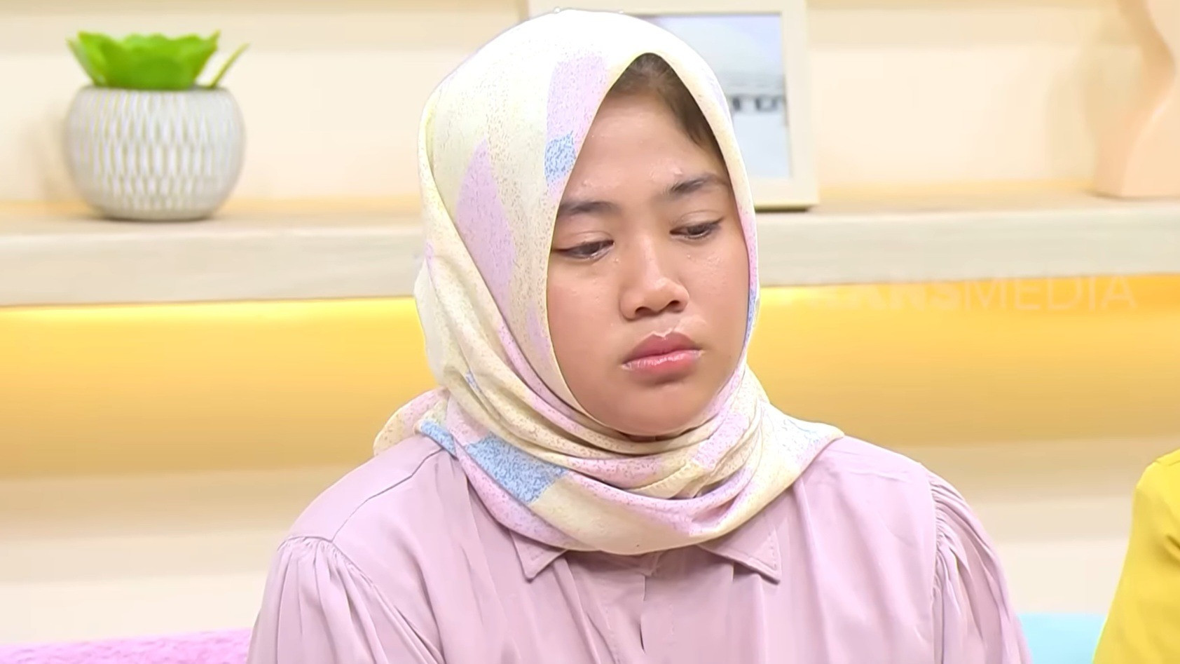 Meski Tahu Mantan Suami Kerap KDRT, Ini Alasan Ibu Nizam Relakan Anaknya Tinggal dengan Ayahnya
            - galeri foto