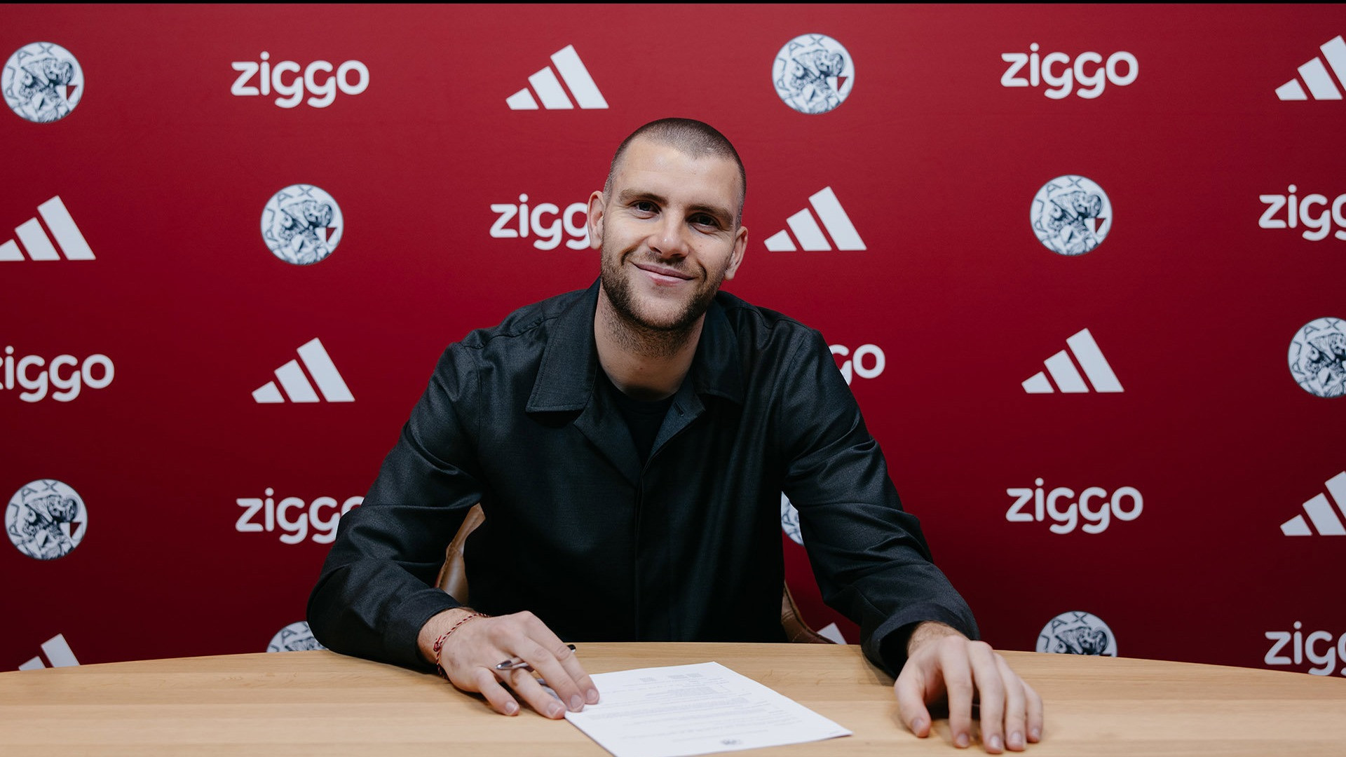 John Herdman Dibuat Pusing, Maarten Paes dan Emil Audero Rebutan Posisi Kiper Utama Timnas Indonesia Jelang FIFA Series
            - galeri foto