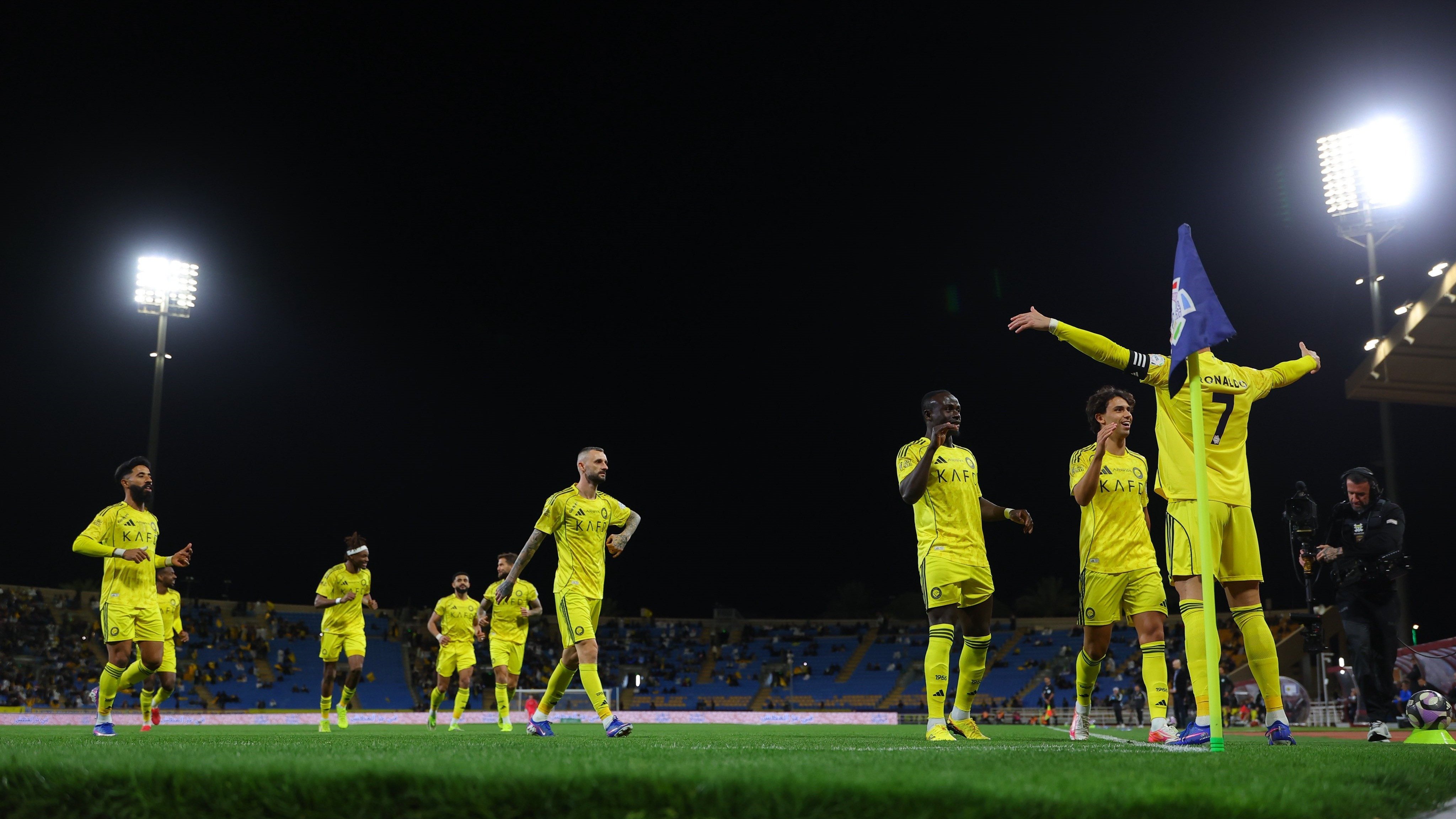 Cristiano Ronaldo Banjir Pujian usai Beri Motivasi hingga Assist ke Sadio Mane di Laga Al Najma vs Al Nassr
            - galeri foto