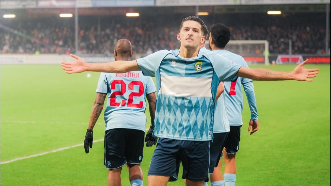 2 Pemain Timnas Indonesia Telan Pil Pahit di Eredivisie
            - galeri foto