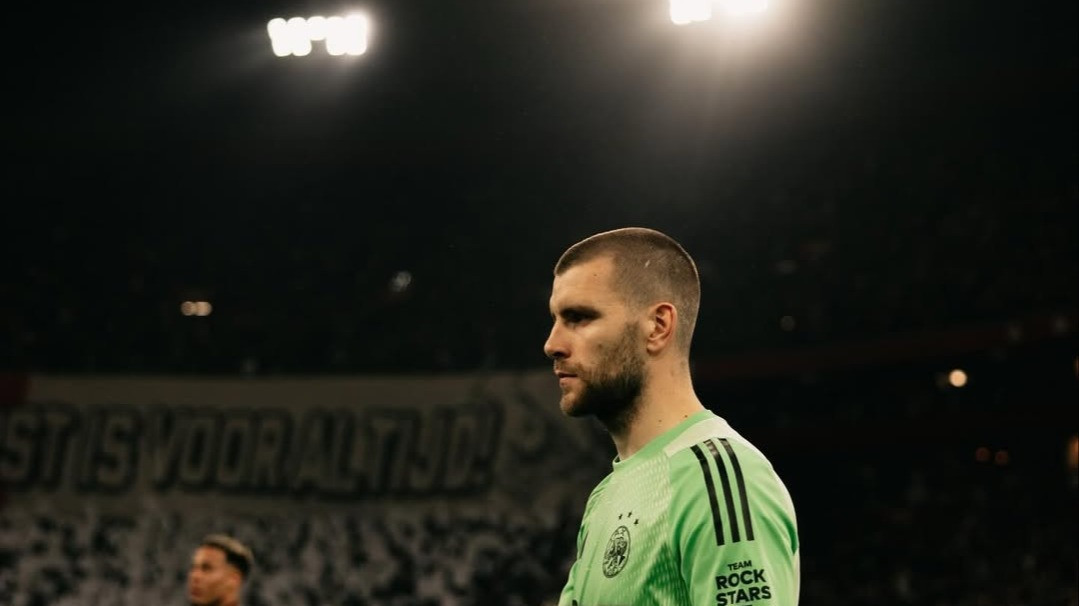 Justin Hubner Cetak Gol Kemenangan Fortuna Sittard, Netizen Justru Sebut-Sebut Maarten Paes di Ajax, Ada Apa?
            - galeri foto