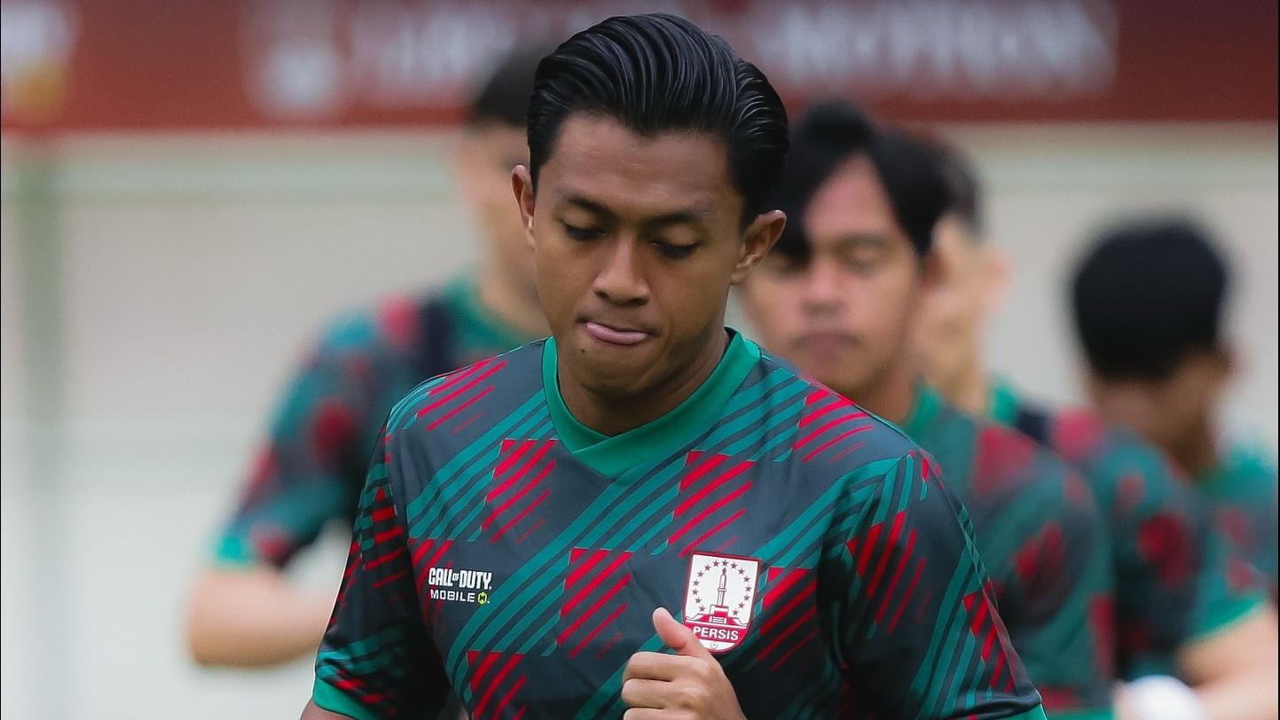 Persib Dapat Kabar Baik Jelang Lawan Persik Kediri! Bojan Hodak: Ruang Ganti Solid, Tapi Saya Bingung Pilih Starter
            - galeri foto